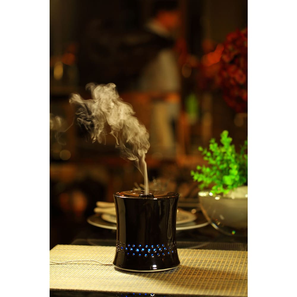 SPT SA-055B: Ultrasonic Aroma Diffuser/Humidifier with Ceramic Housing – Black/White - Black Usage View
